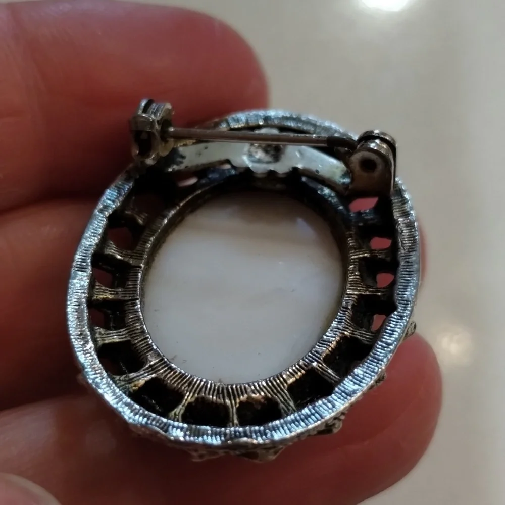 Hand painted pink rose floral brooch silver base pin back cameo vintage - Picture 6 of 6